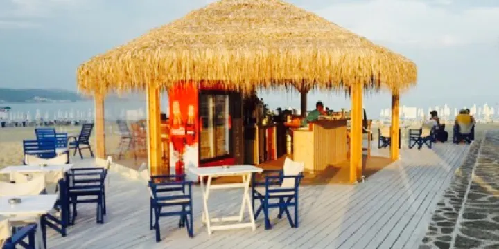 Corona Beach restaurant & bar