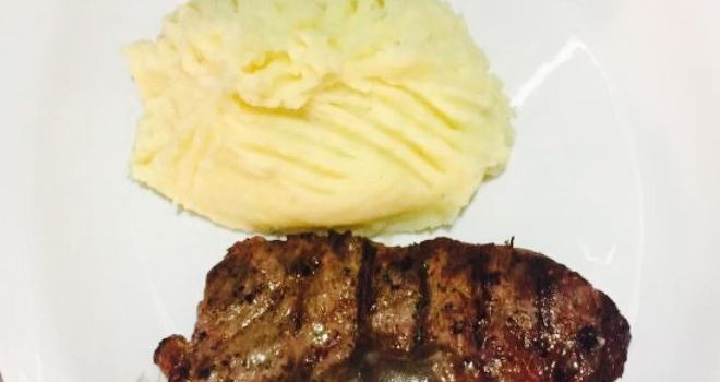 Meku's Bistro