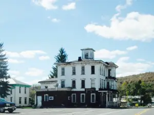 Hiawatha Inn