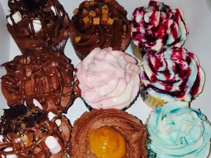 TJ Cakes Cafe & Cupcake Van
