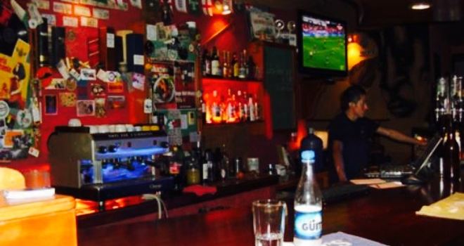La Tintorera Restaurante & Pub