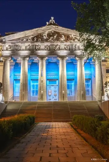 Hotels near National Art Museum of Ukraine