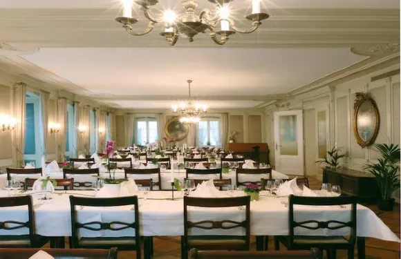 西姆施瓦爾岑魯汶酒店