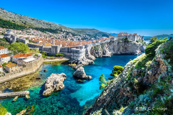 Santorini to Dubrovnik flight