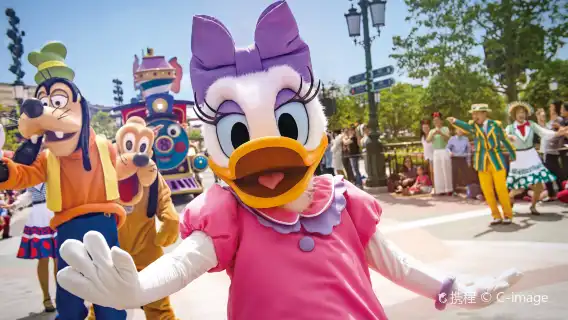 門票／14 項快速通行遊玩體驗＋18 項快速通行遊玩體驗＋導遊服務＋4 場演出／可快速入園／煙花位／花車位 1 天打卡完成