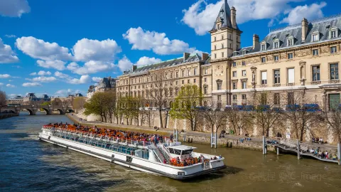Seine River Cruise attraction in Paris