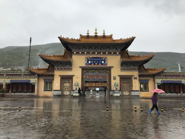 隆務寺