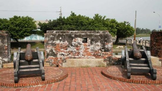 安平小炮台在安平古堡内，记载着郑成功首府台湾的历史。沒有太多