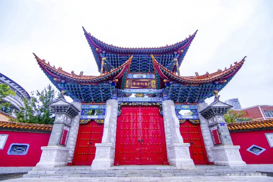 Compare 3 airports near Qujing