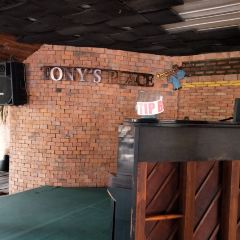 Tony's Place 여행 사진