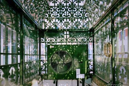 服務員（費茲羅維亞店）