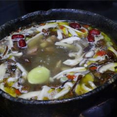 鲁朗石锅城·松茸天麻石锅鸡 User Photo
