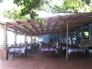 Nhà hàng Cây Bàng