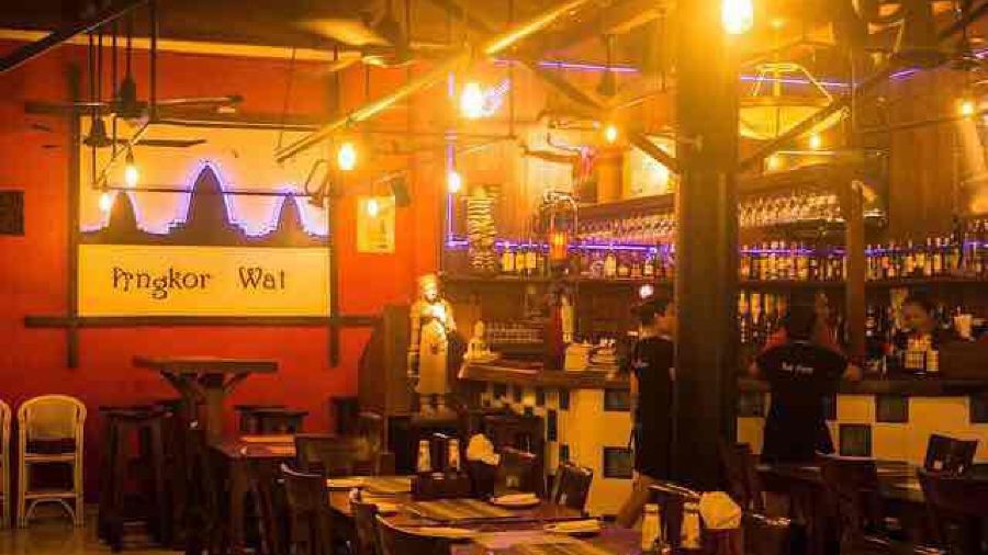 The Red Piano - Pub Street