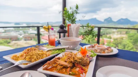 ร้านอาหารฮิลท็อป อ่าวนาง in เมืองกระบี่