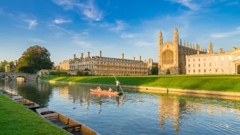Cambridge Punting attraction in Cambridge