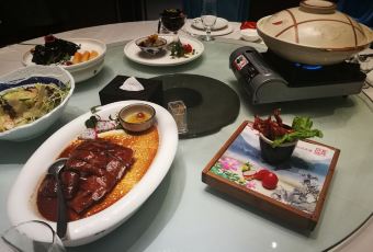 TONG QING LOU User Photo