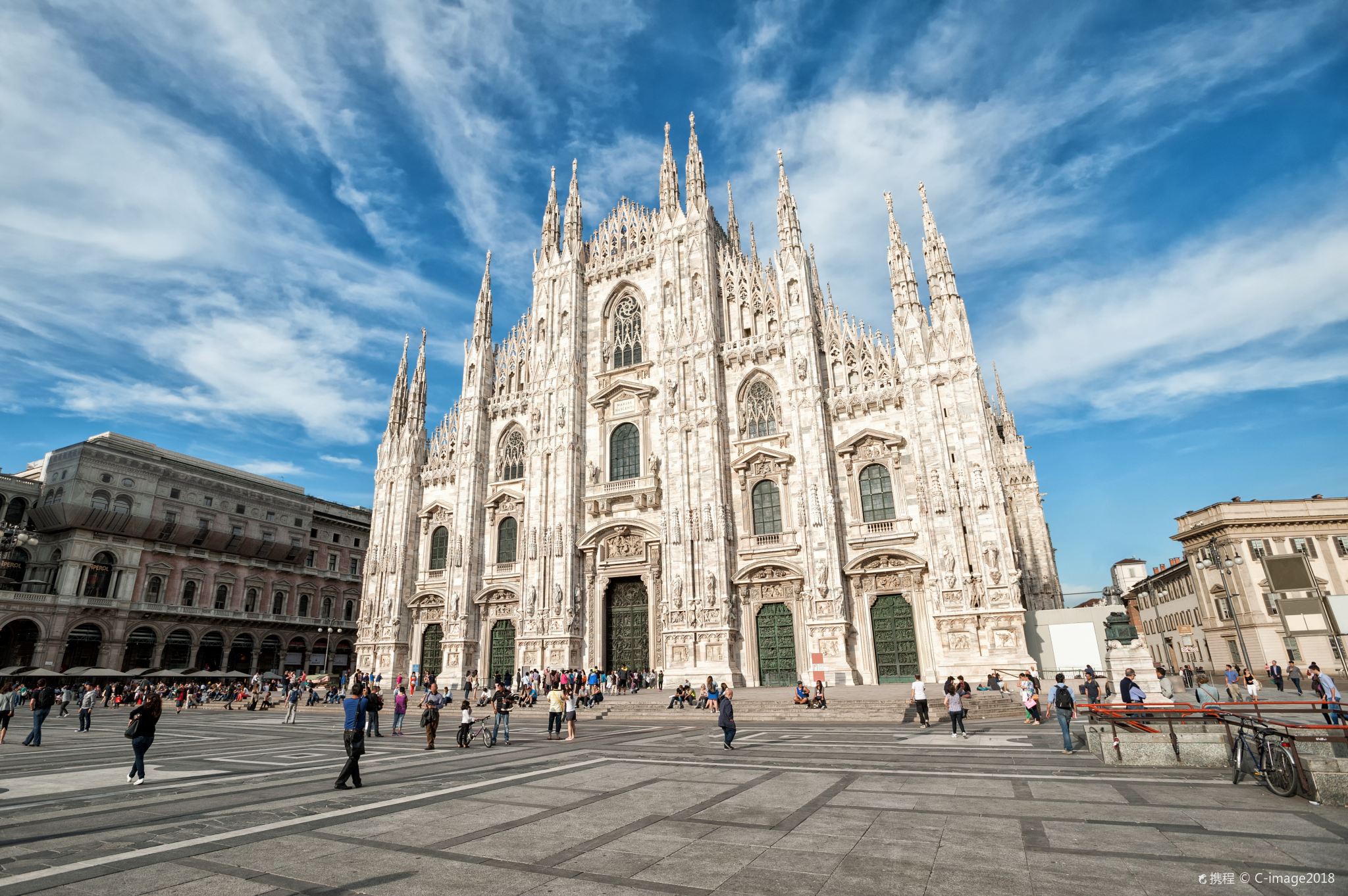 Arco della Pace + Galleria Vittorio Emanuele II + Milan Cathedral + Stadio San Siro 1-day tour