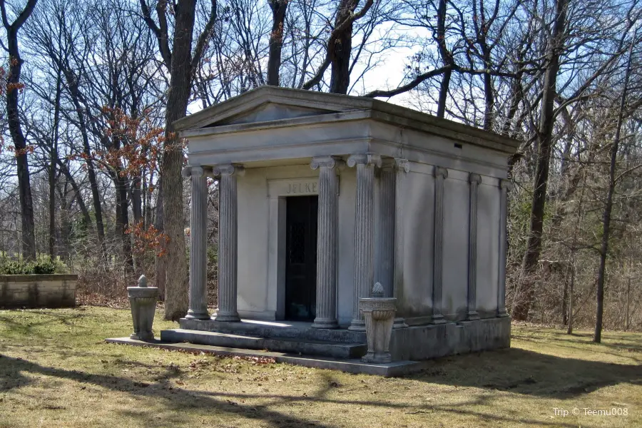 Lake Forest Cemetery