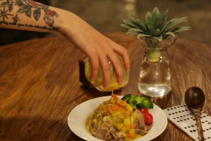 半两·咖啡书店·浮生是杯酒