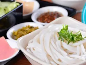 Yunnanxinjiguoqiao Rice Noodles (banlanshishanggouwuzhongxin)