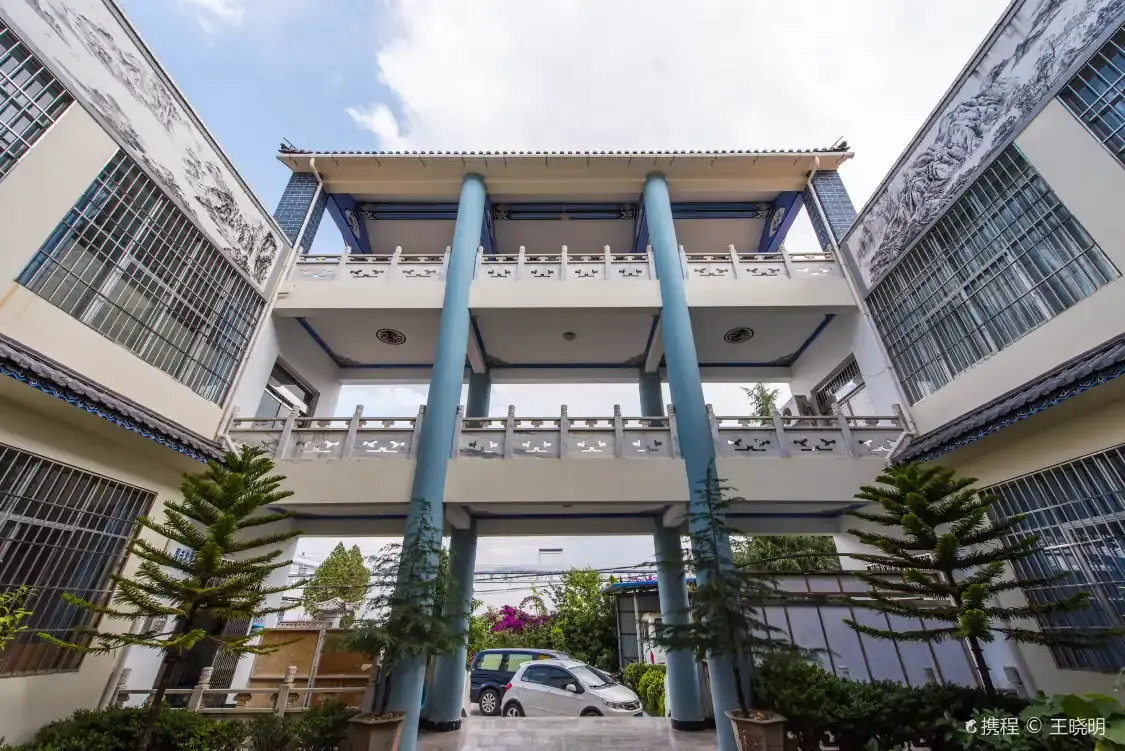 Hotels near Eryuan Library