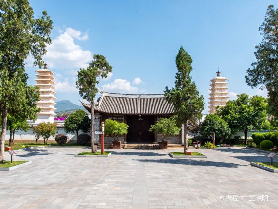 Twin Towers, Dengjue Temple