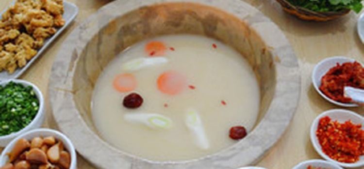 江川抚仙湖口香石锅鱼