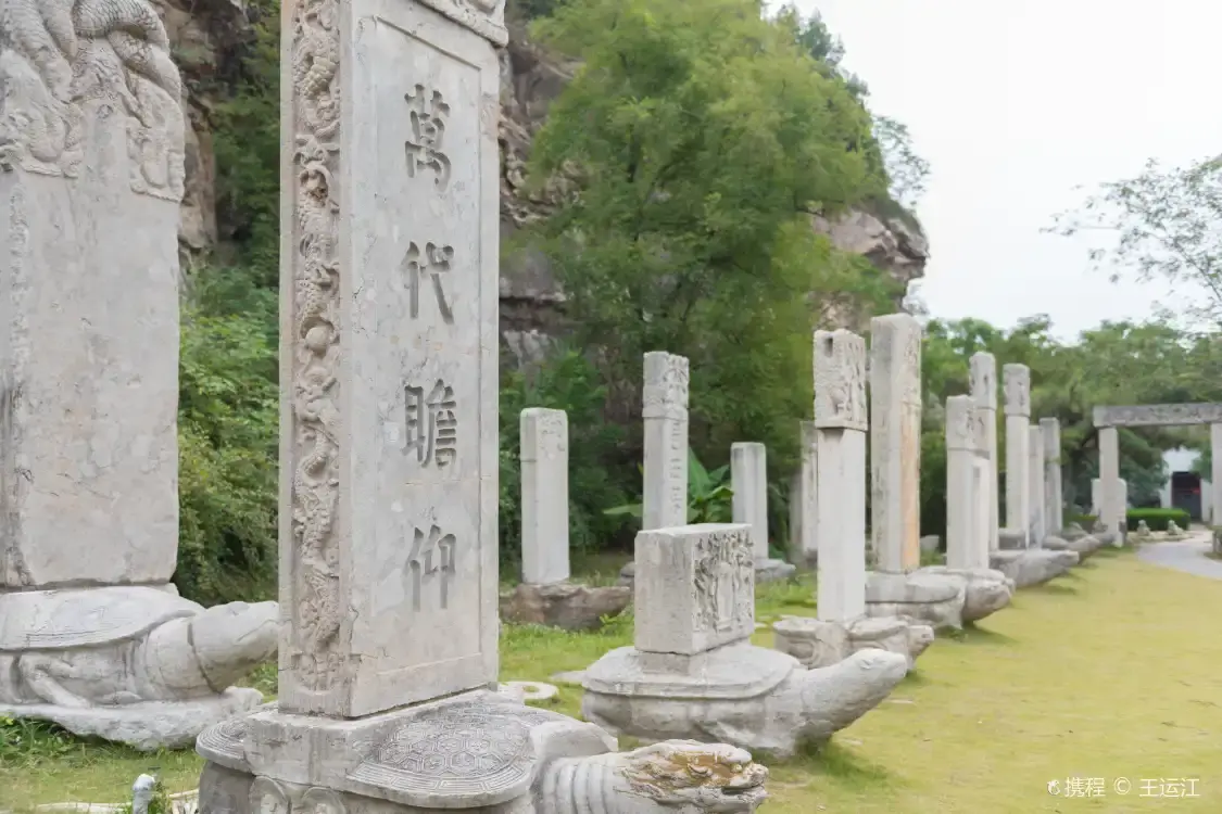 Hotels near Dianshi Garden