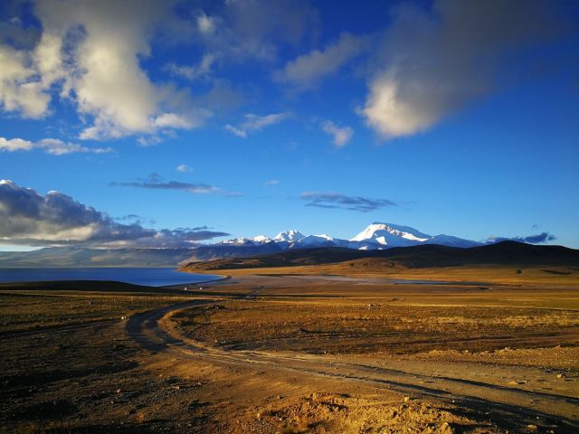 阿裡神山聖湖旅遊區