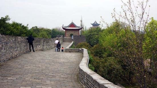 八境公園是免費的公園，自然是挺不錯的，蠻多當地人在這裏散步，