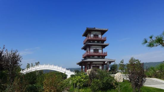 寶雞植物園位於渭濱區姜譚路北側。前身為寶雞市苗圃，始建於19