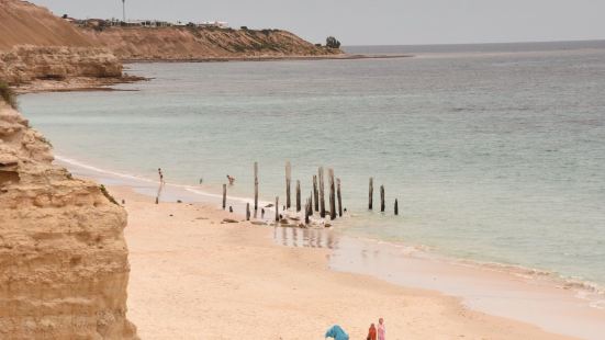 西海灘是阿德萊德一處比較原始的海灘，這座海灘歷史悠久，在古代