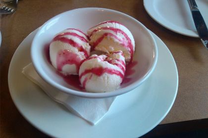 The White Pub Cafe & Bar