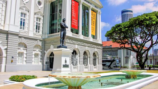 Statue of Sir Stamford Raffles