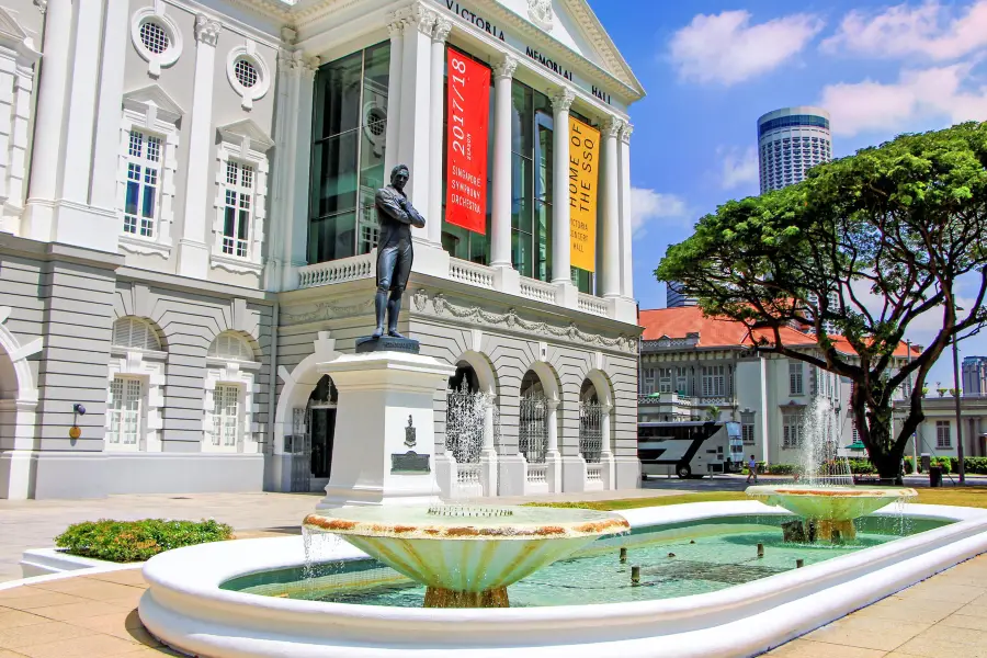 Statue of Sir Stamford Raffles