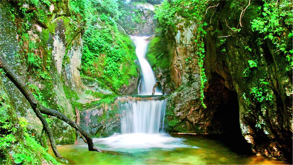Sorrounding Laojun Mountain Scenic Area