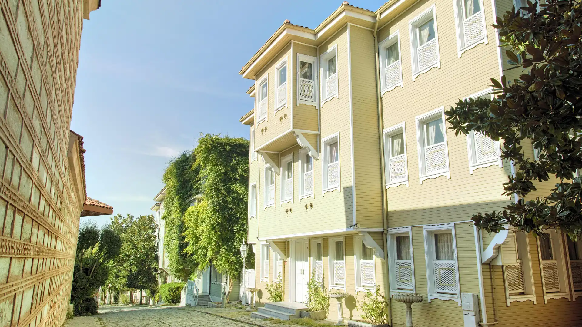 Hotels near Soğuk Çeşme Sk.