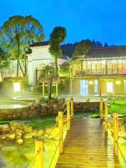 Yangxingu Caoben Hot Spring Resort