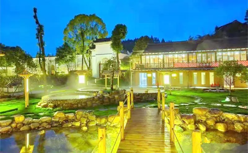 Yangxingu Caoben Hot Spring Resort