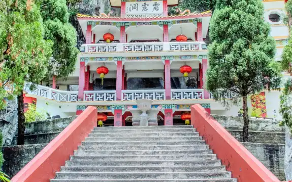 鄰近霹靂洞的酒店