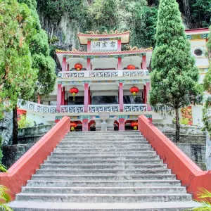 霹靂洞