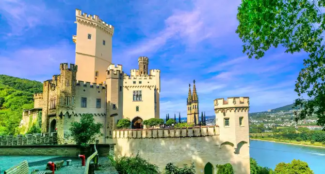 鄰近施託爾岑費爾斯城堡的酒店