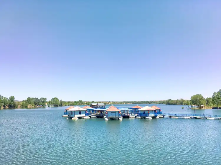 Hotels near Zhelin Lake Peach Blossom Creek Rafting Scenic Area