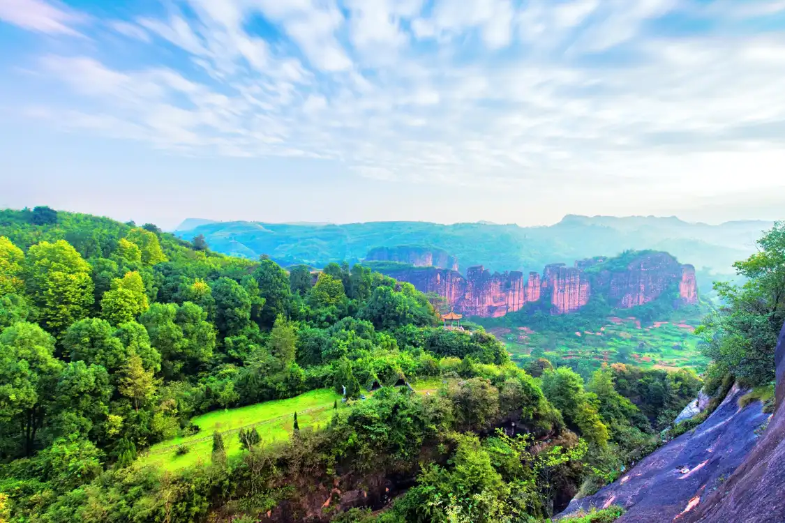 Hotels near Golden Rooster Ridge
