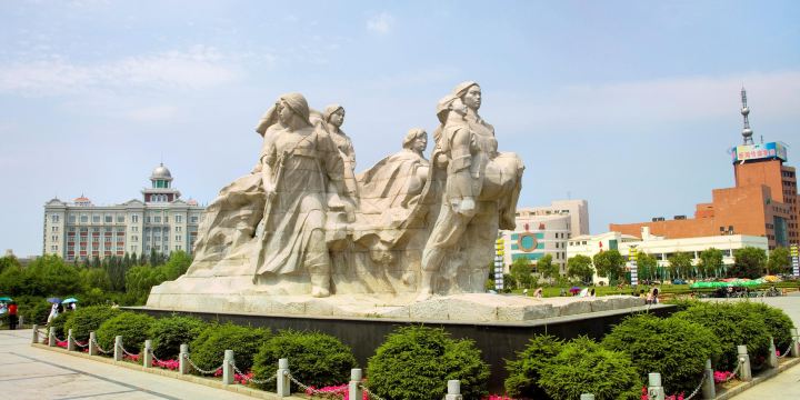 Eight Women Sculpture