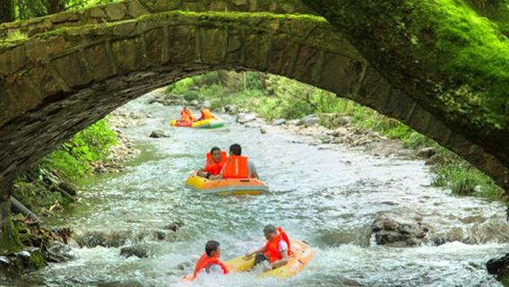 Qinglongchi Drifting