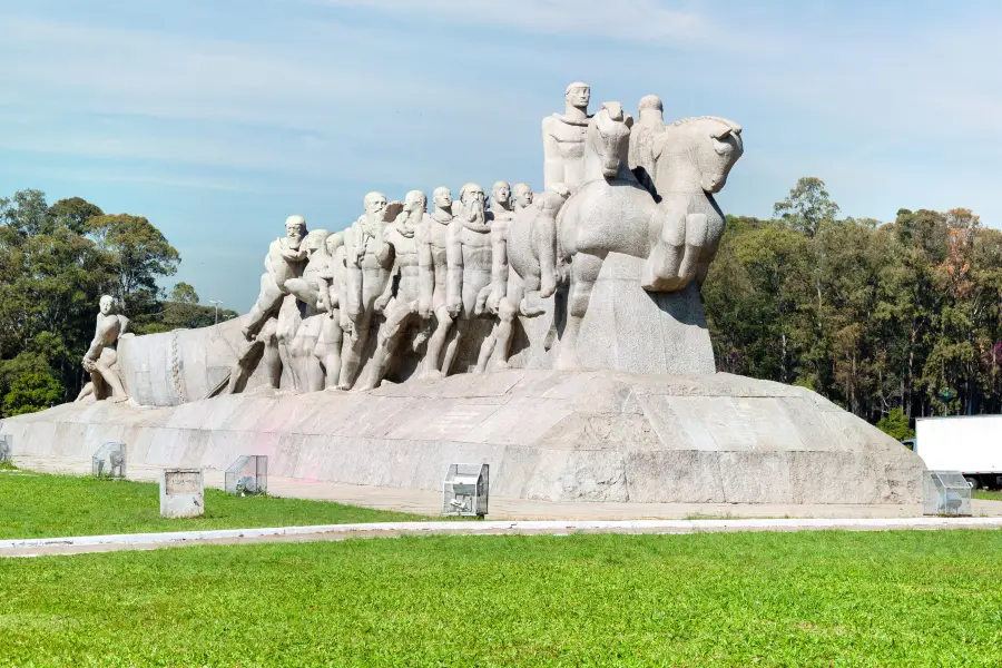 Monumento a las Bandeiras