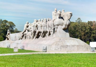 Monumento a las Bandeiras