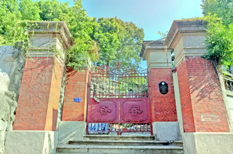Hotels near Li Qingquan Villa